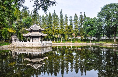 襄樊文学爱好者有了自己的论坛–文学襄军网昨日正式开通