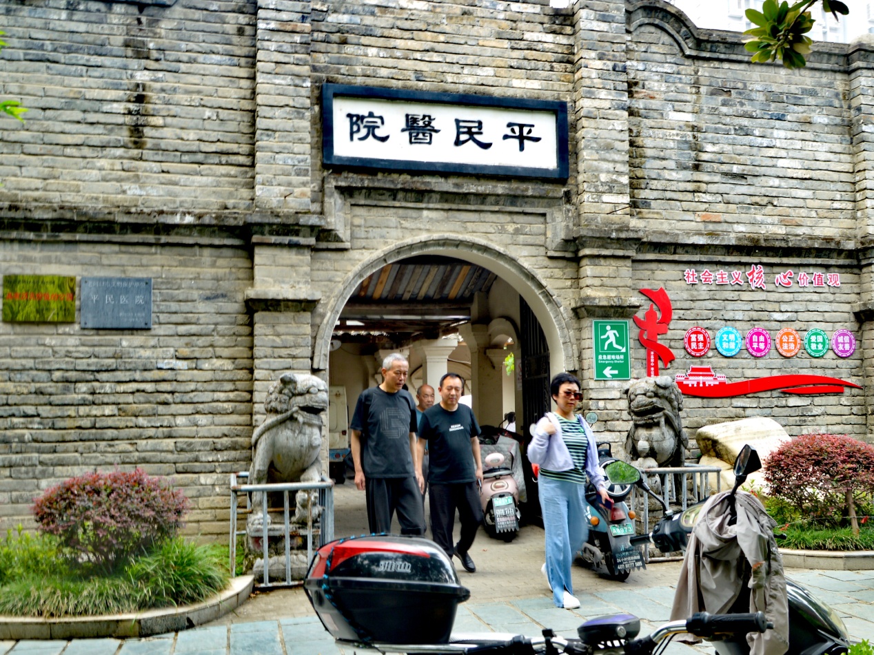 老河口作协“踏访抗战遗迹、弘扬抗战精神” 开展纪念抗战胜利80周年采风活动 老河口作协“踏访抗战遗迹、弘扬抗战精神” 开展纪念抗战胜利80周年采风活动