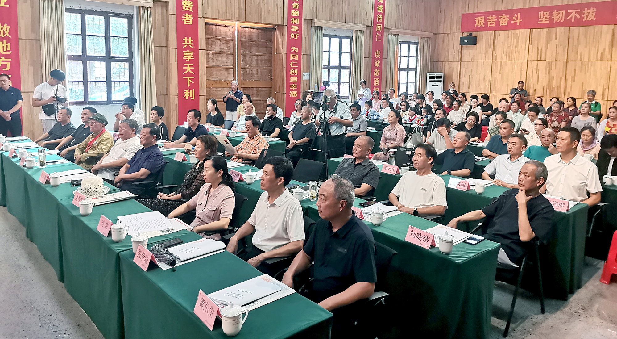 老河口作协举办“山河记忆 时代华章” 纪念抗战胜利80周年诵读活动 老河口作协举办“山河记忆 时代华章” 纪念抗战胜利80周年诵读活动